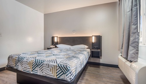 Deluxe-Zimmer, 1 Queen-Bett, Nichtraucher, Kühlschrank und Mikrowelle