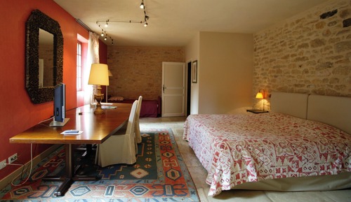 Comfort-Dreibettzimmer, 1 Schlafzimmer, Terrasse, Blick auf den Innenhof