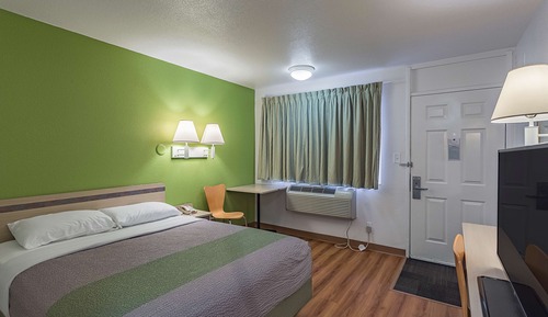 Deluxe-Zimmer, 1 Queen-Bett, Nichtraucher, Kühlschrank und Mikrowelle