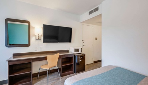 Deluxe-Zimmer, 2 Doppelbetten, Nichtraucher, Kühlschrank und Mikrowelle