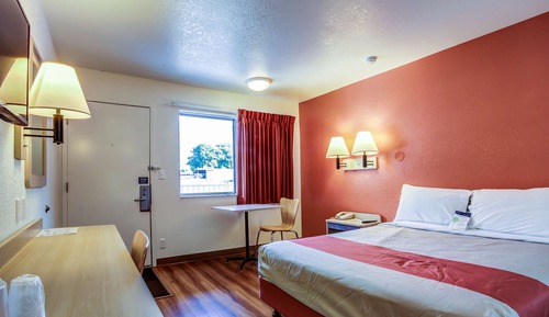 Deluxe-Zimmer, 1 Queen-Bett, Nichtraucher, Kühlschrank und Mikrowelle