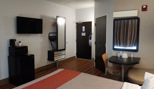 Deluxe-Zimmer, 1 Queen-Bett, Nichtraucher, Kühlschrank und Mikrowelle