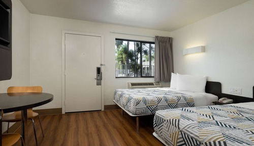 Standardzimmer, 2 Doppelbetten, Nichtraucher, Kühlschrank und Mikrowelle