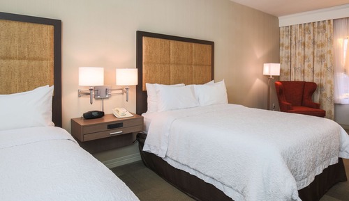 Zimmer, 2 Queen-Betten, barrierefrei, Badewanne (Mobility & Hearing)