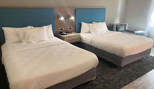 Zimmer, 2 Queen-Betten, Balkon