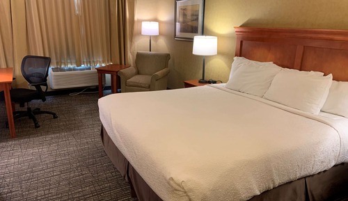 Standardzimmer, 1 King-Bett, Nichtraucher, Kühlschrank und Mikrowelle