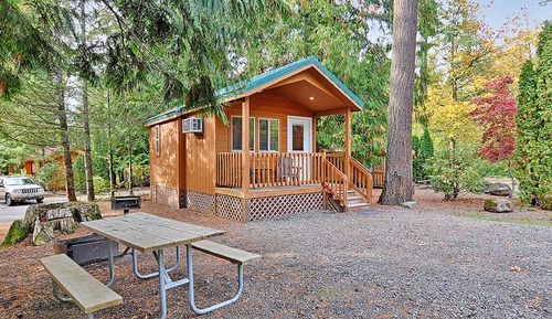 Deluxe-Ferienhütte (No Pets, Linens Included)