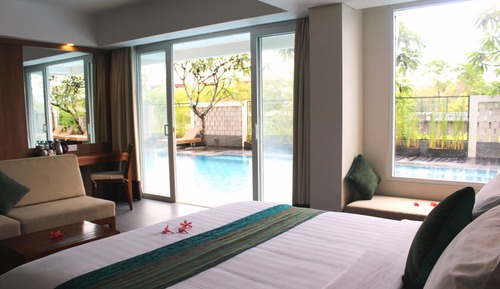 Junior Suite Pool Access