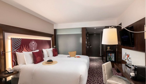 Luxury Executive Twin bed Rooms with access to Lounge, Cocktail hour, & Superior amenities