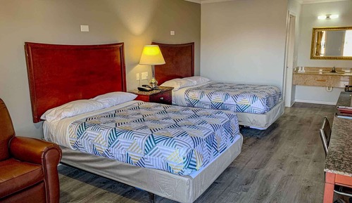 Deluxe-Zimmer, 2 Doppelbetten, Raucher, Kühlschrank und Mikrowelle