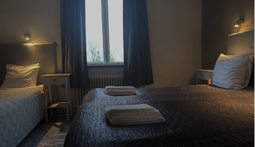 Economy-Dreibettzimmer, Gemeinschaftsbad