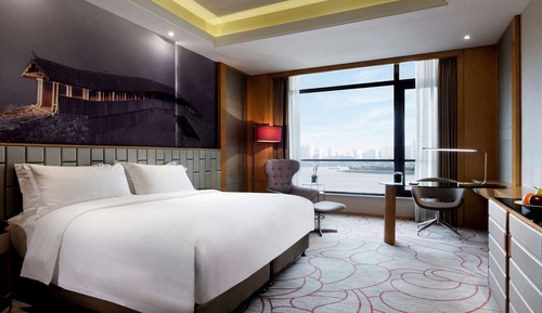 Executive-Zimmer, 1 King-Bett, Zugang zur Business-Lounge, Flussblick