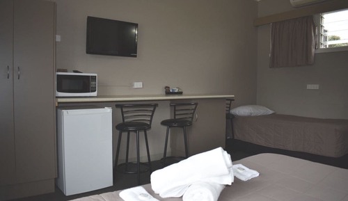 Standard-Zweibettzimmer, Mehrere Betten (1 Queen and 1 Single Bed)