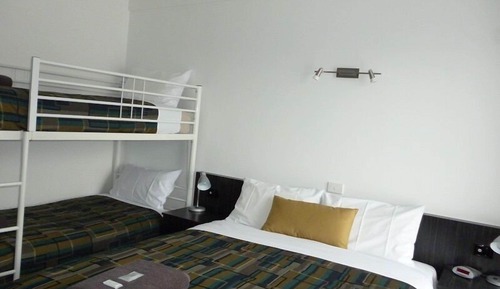 Zimmer (Bunk room)