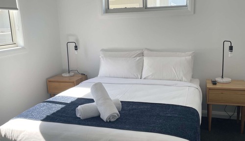 Superior-Ferienhütte, 2 Schlafzimmer, Poolzugang, Poolblick