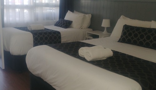 Deluxe-Vierbettzimmer, Mehrere Betten, Nichtraucher (Deluxe Queen/Twin)
