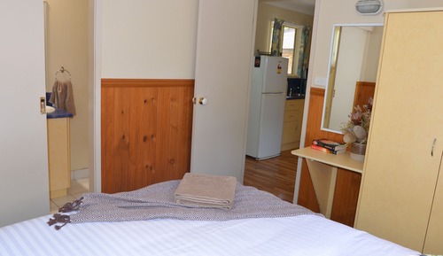 Doppelzimmer zur Einzelnutzung (Linen/Towels Supplied)