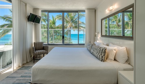 Suite, 1 Schlafzimmer, Nichtraucher, Kochnische (One Bedroom Beachfront Spa Penthouse)