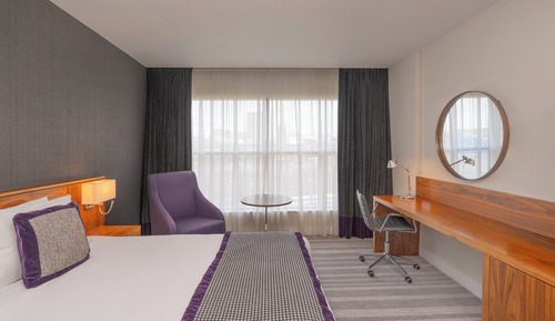 Standard Room, 1 King Bed, Club lounge access