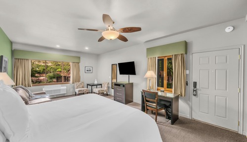 Premium-Einzelzimmer, 1 King-Bett und Schlafsofa, Bergblick, zum Innenhof hin