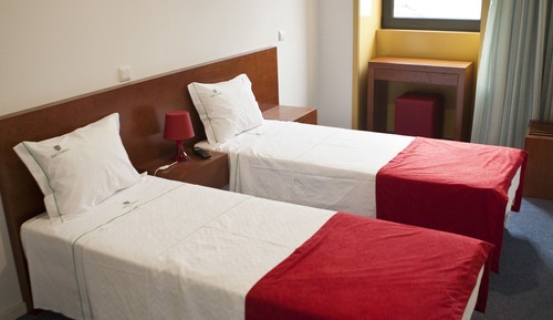 Doppel- oder Zweibettzimmer