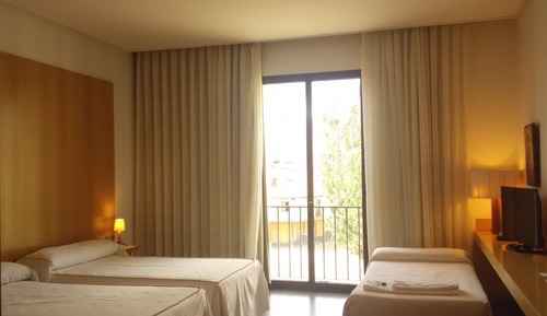 Doppelzimmer (with extra bed: 3 adults)