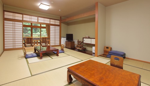 Traditional-Zimmer, Gemeinschaftsbad (Ishi, For 1-7, JP Wstrn ,Cedar Bath)