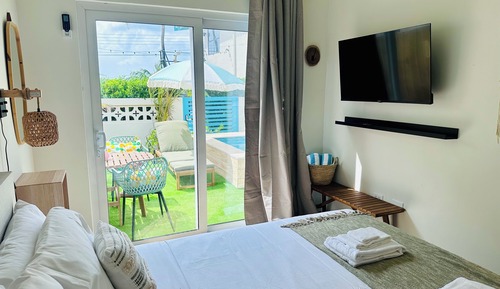 Deluxe-Apartment, 1 King-Bett und Schlafsofa, eigener Pool, Poolblick