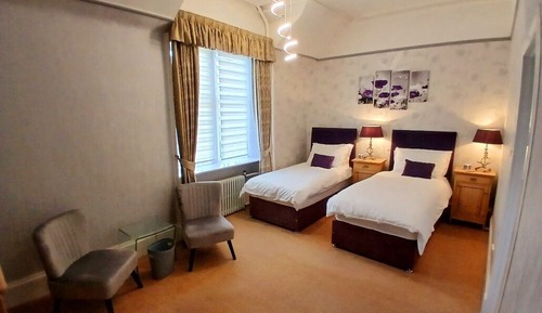 Exclusive-Doppel- oder -Zweibettzimmer