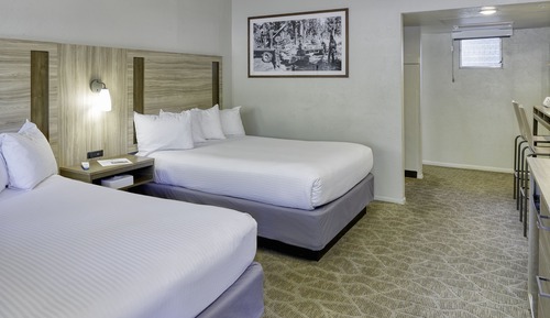 Zimmer, 2 Queen-Betten (West, Sorry No Pets)