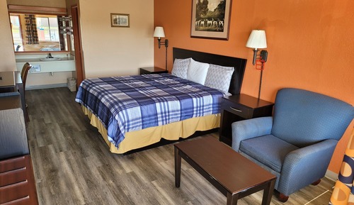 Standardzimmer, 1 King-Bett, Raucher, Kühlschrank und Mikrowelle