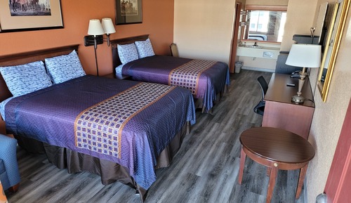 Standardzimmer, 2 Queen-Betten, Kühlschrank und Mikrowelle