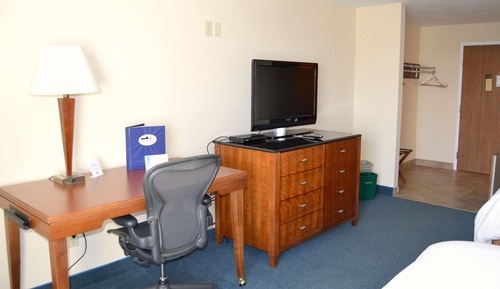 Basic-Doppelzimmer, 2 Doppelbetten, Nichtraucher, eingeschränkter Meerblick