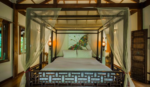 Villa, 3 Schlafzimmer, eigener Pool, zum Garten hin