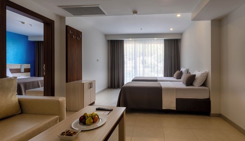 JUNIOR SUIT LAND VIEW