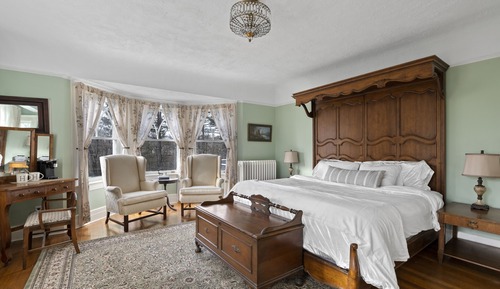 Traditional-Doppel- oder -Zweibettzimmer