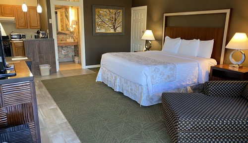 Executive-Dreibettzimmer, 1 King-Bett, Kochnische, Blick auf den Innenhof