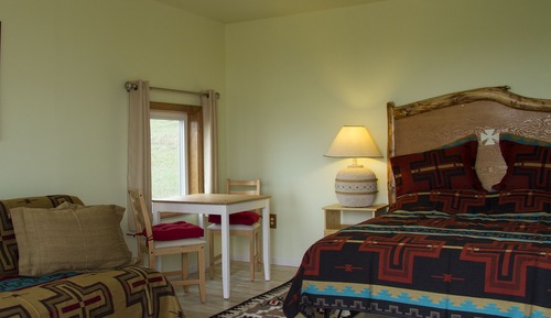 Traditional-Ferienhütte, eigenes Bad (Bear-Cabin #1)