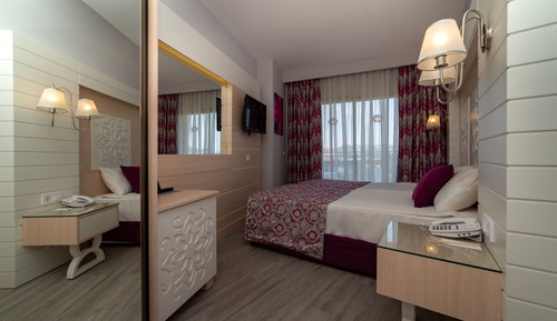 Familien-Doppel- oder -Zweibettzimmer