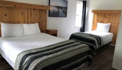 Standard-Ferienhütte, 2 Schlafzimmer, Kamin, Seeblick (Westview)