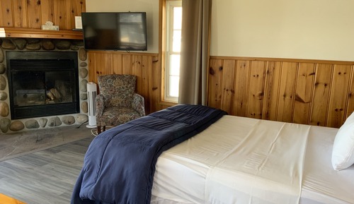 Romantische Ferienhütte, 1 Schlafzimmer, Kamin, Seeblick (Paradise)