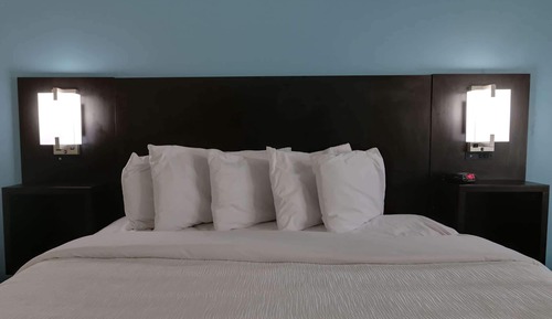 Zimmer, 1 King-Bett, barrierefrei, Nichtraucher (Mobility, Roll-In Shower)