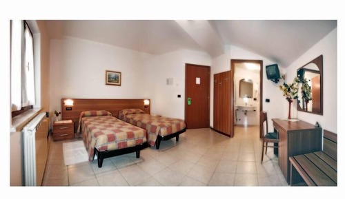 Standard-Doppel- oder -Zweibettzimmer
