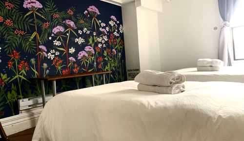 Economy-Doppel- oder -Zweibettzimmer, 2 Queen-Betten, Nichtraucher, Gemeinschaftsbad