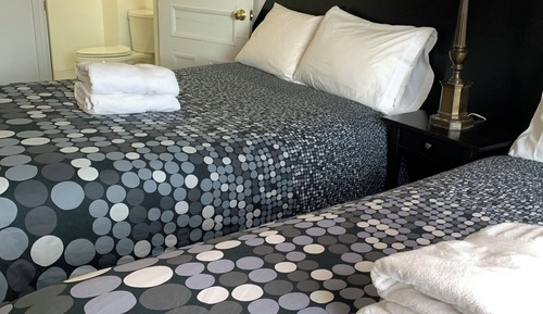 Deluxe-Doppel- oder -Zweibettzimmer, eigenes Bad