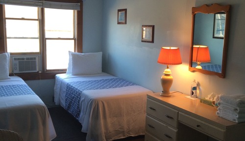 Guestroom Double Twin (2 Twin, Shared Bathroom)