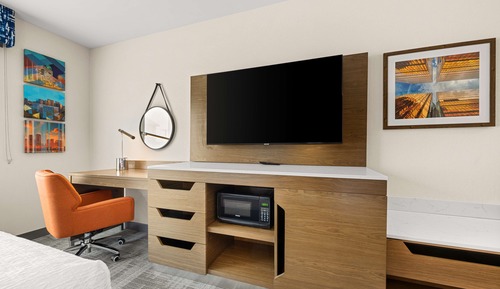 Zimmer, 2 Queen-Betten, Kühlschrank und Mikrowelle