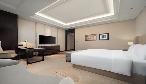 Crown Deluxe Executive King Room