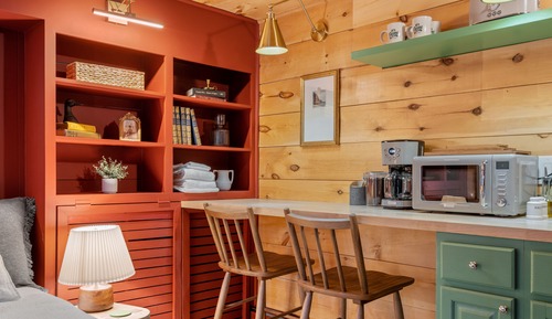Deluxe-Zimmer, 1 Queen-Bett, Kühlschrank und Mikrowelle, zum Innenhof hin