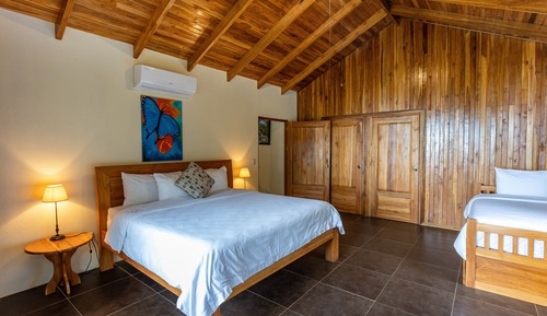 Familienhaus, 4 Schlafzimmer, eigener Pool, Meerseite